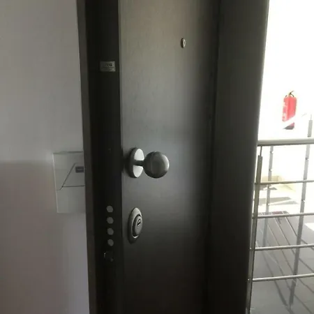 Nova Galerija West App Dora- Parking In Garage Apartment Zagreb Exterior photo