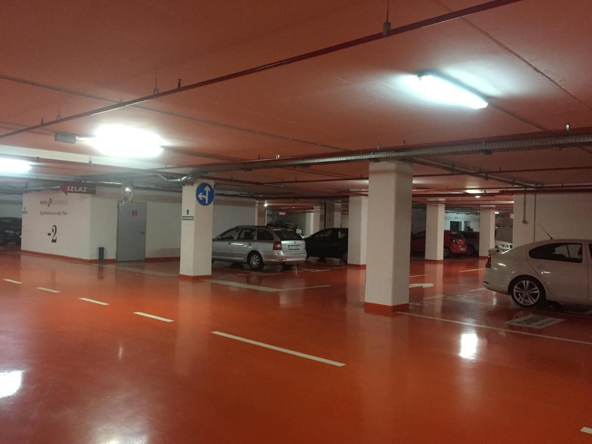 Nova Galerija West App Dora- Parking In Garage Zagreb